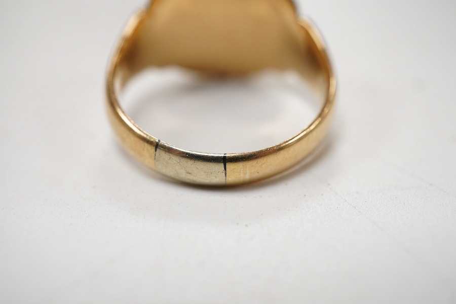 A George V gold signet ring, with scrolling shoulders, size R, Birmingham, 1916, 12 grams, hallmarks rubbed.